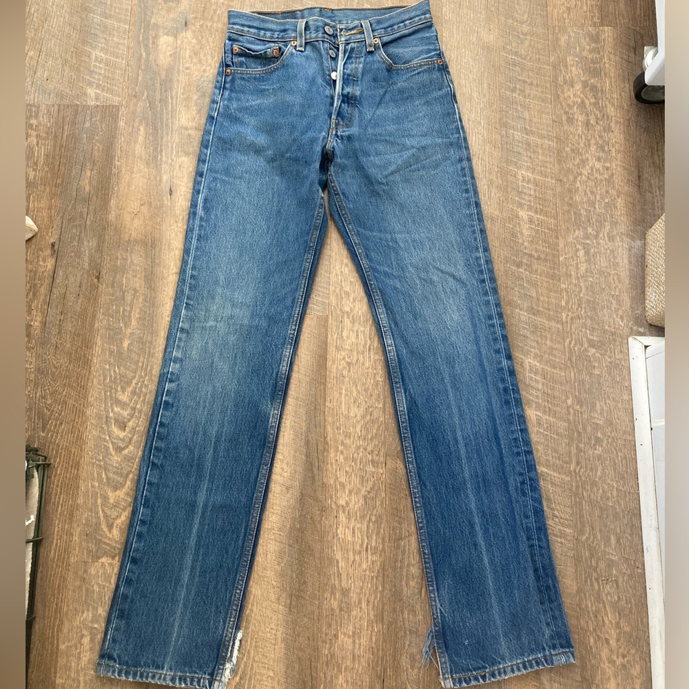 Vintage Levi's Women's High Rise Jeans - Classic Blue - Picture 3 of 15